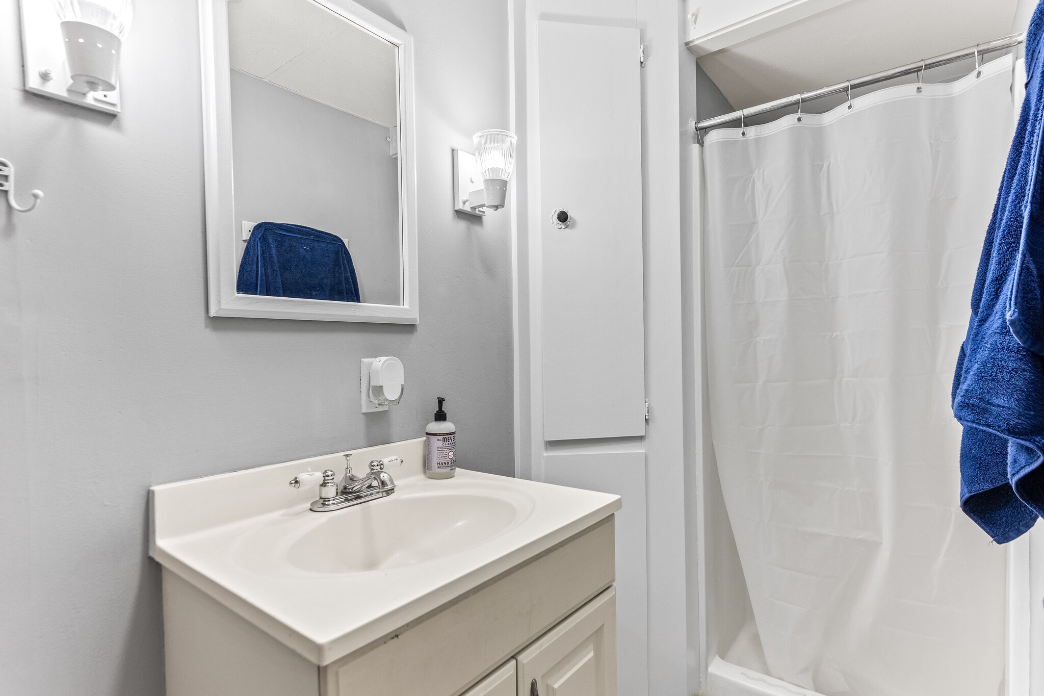 Building Photo - 547 White Mountain Hwy