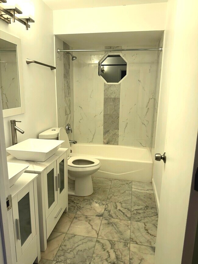 Building Photo - 17312 Valley View Dr