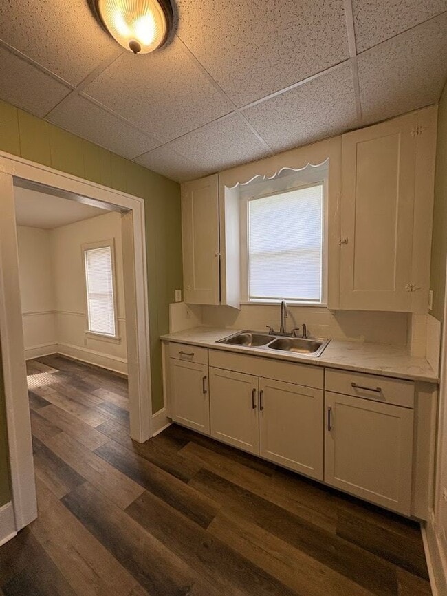 Building Photo - Two bedroom one bathroom home for rent