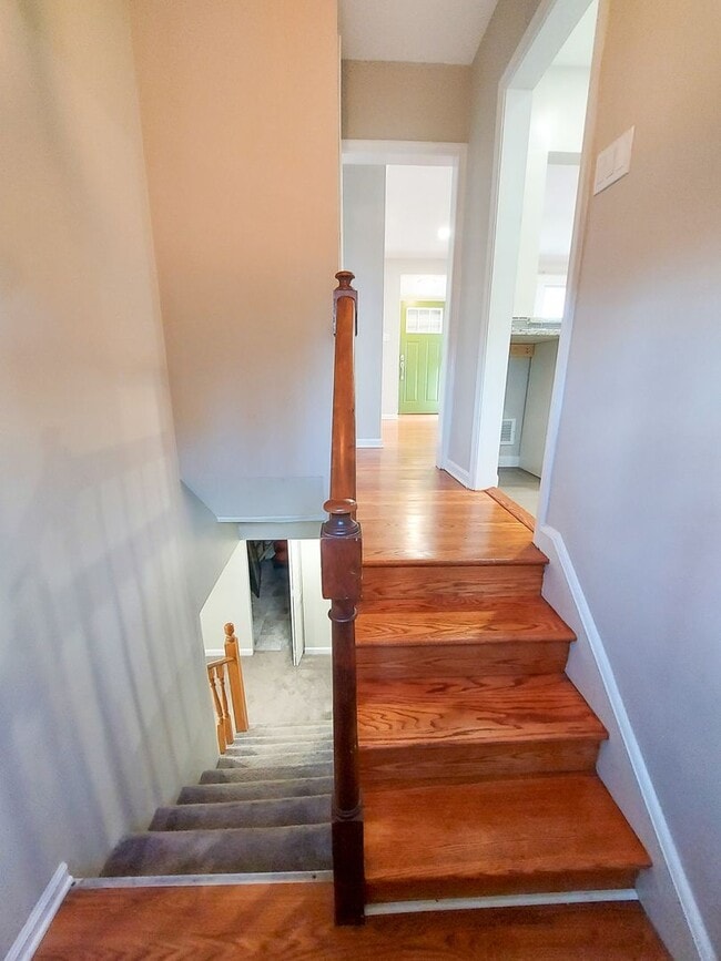 Building Photo - Fully updated 3br/2bth with large yard in ...