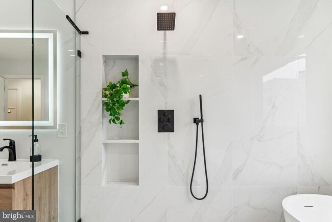 Building Photo - 1106 N Bodine St