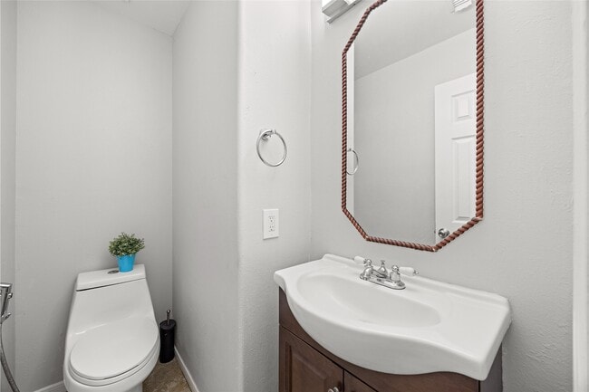 Building Photo - 14942 Gray Ridge Dr