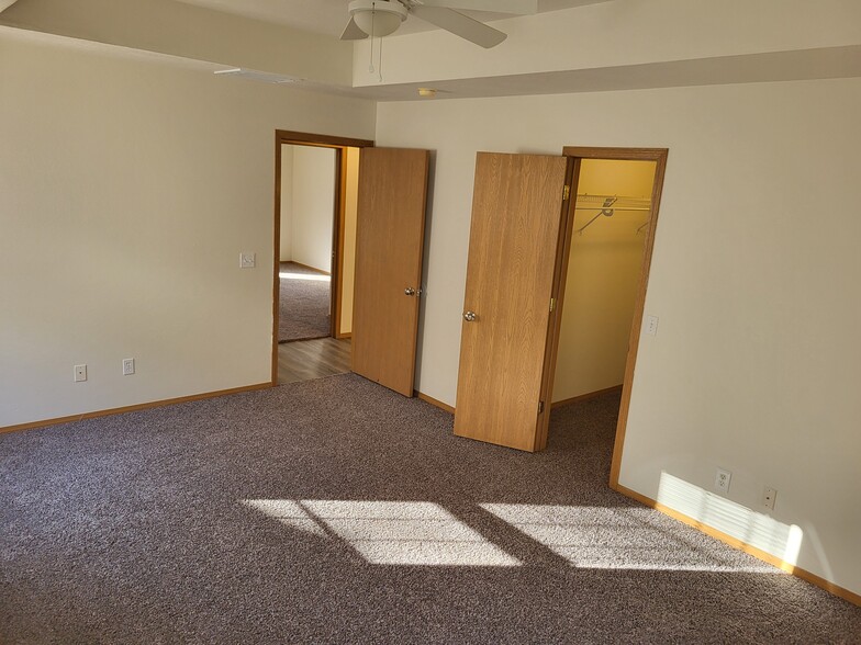 Building Photo - 2138 N Howard Ave