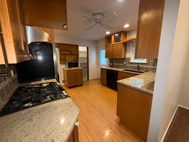 Building Photo - 741 Woods Ct
