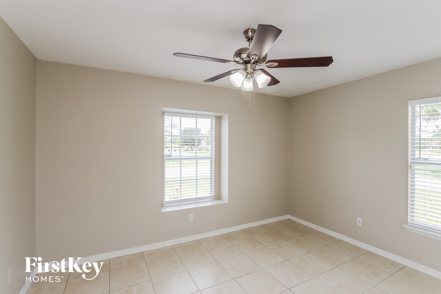 Building Photo - 1992 Tranter Ave SE