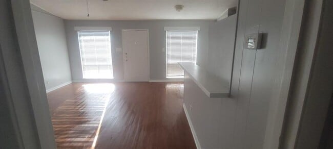 Building Photo - 608 W 51st St