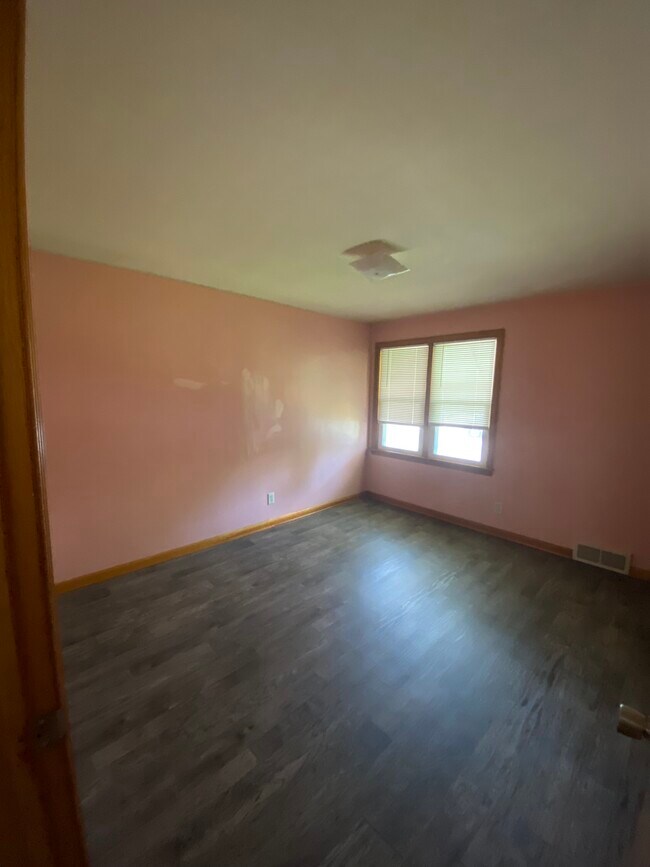 Building Photo - 406 Callodine Ave