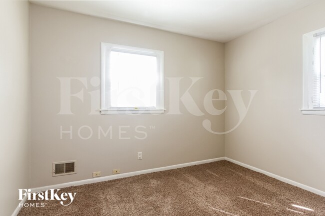 Building Photo - 1425 Western Dr