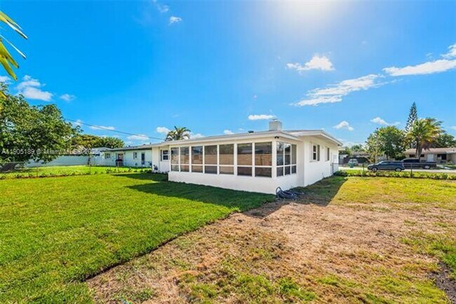 Building Photo - 9411 Jamaica Dr