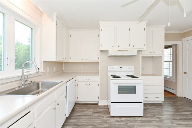 Building Photo - 118 Main St