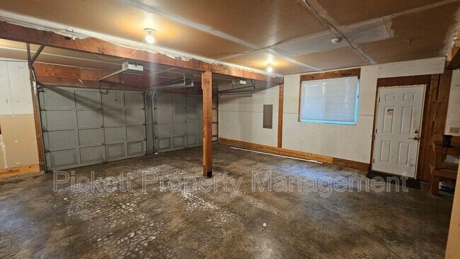 Building Photo - 6559 Gleneagle Ave SW