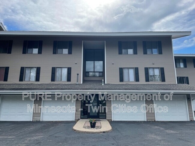 Building Photo - 14317 Fairway Dr