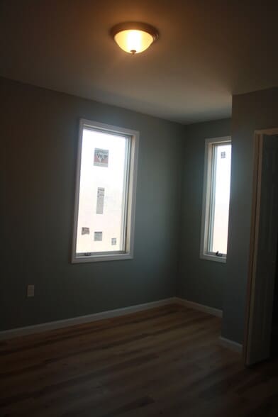 7918 1/2 Beedroom - 7918 Lloyd Ave
