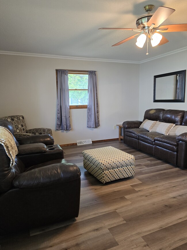 Building Photo - 220 8th St NE