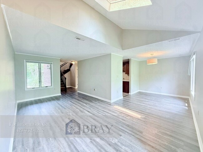 Building Photo - 411 Parkridge Dr
