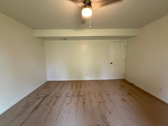 Building Photo - Beautiful Split-Entry 4 Bed 3 Bath Home Fully Fenced Yard