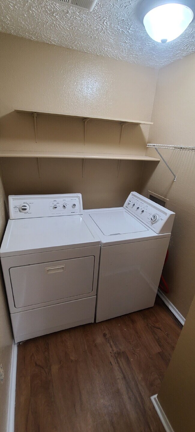 Building Photo - 2 Bed / 1.5 Bath Townhome with Garage, Located near Downtown Elizabeth!