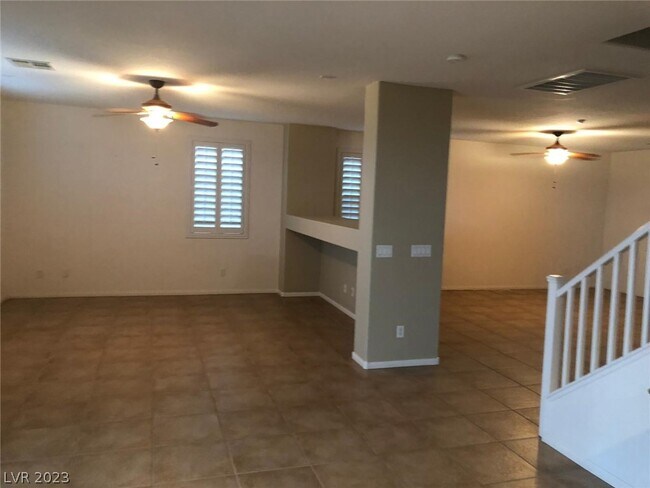 Building Photo - 11087 Village Crest Ln