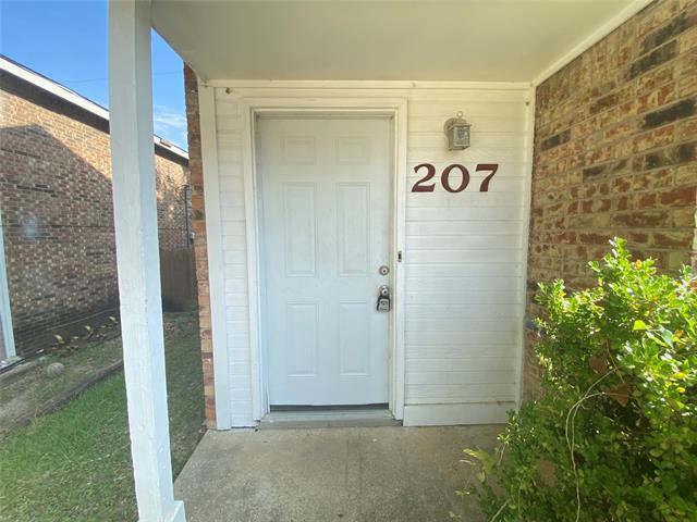 Building Photo - 207 Country Bend