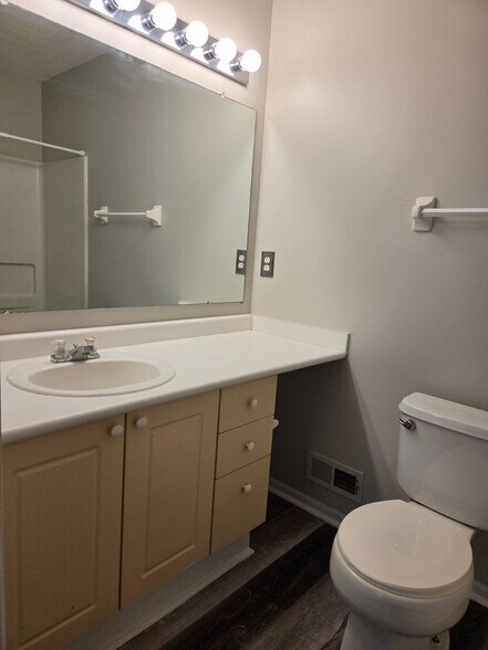 Building Photo - 6696 Axtel Dr