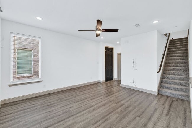 Building Photo - 1320 Hill Country Pl