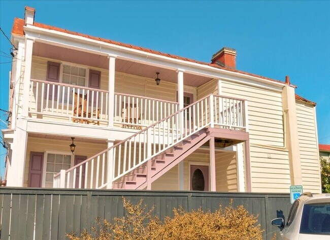 Building Photo - 8 Sires St