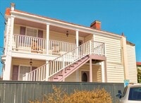 Building Photo - 8 Sires St
