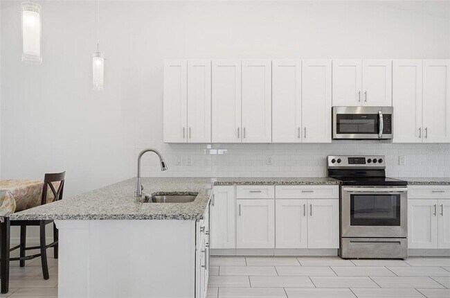 Building Photo - 4 Lynton Pl