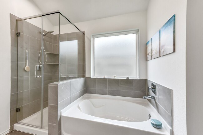 Building Photo - 3041 Emerald Ocean Dr