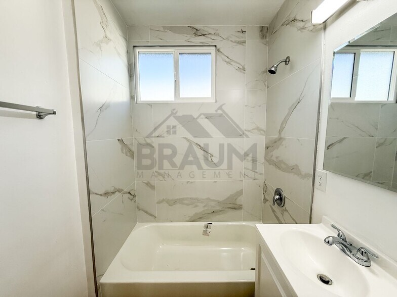 Building Photo - 7339 Woodman Ave