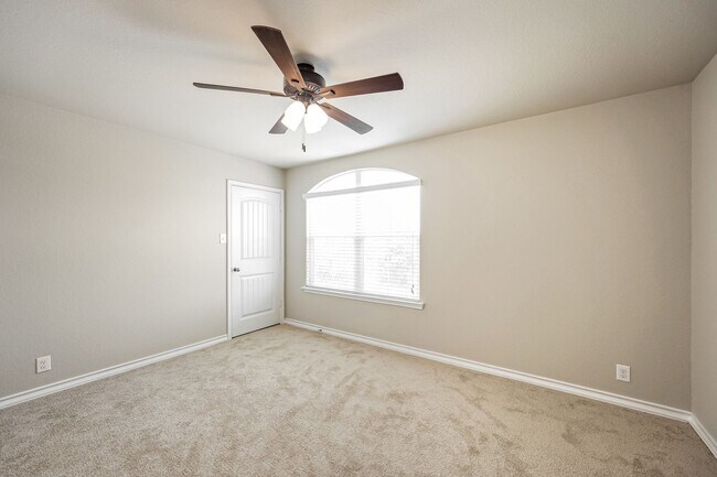 Building Photo - 5 BR/3.5BA | Newly Renovated Single Family Home | 1-Car Garage Parking | Fenced Backyard!