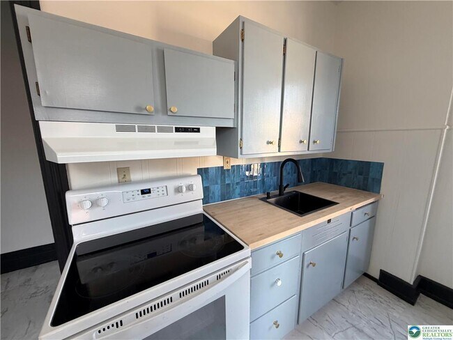 Building Photo - 146 W Broad St