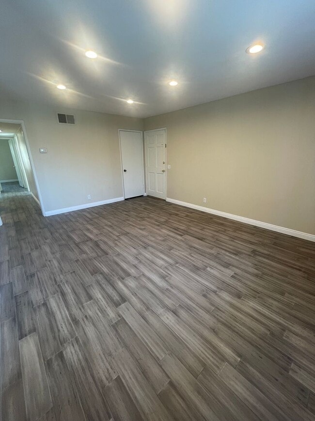 Building Photo - 3 Bed, 2 Bath Tanglewood For Rent- Single Story w/ Garage and AC!