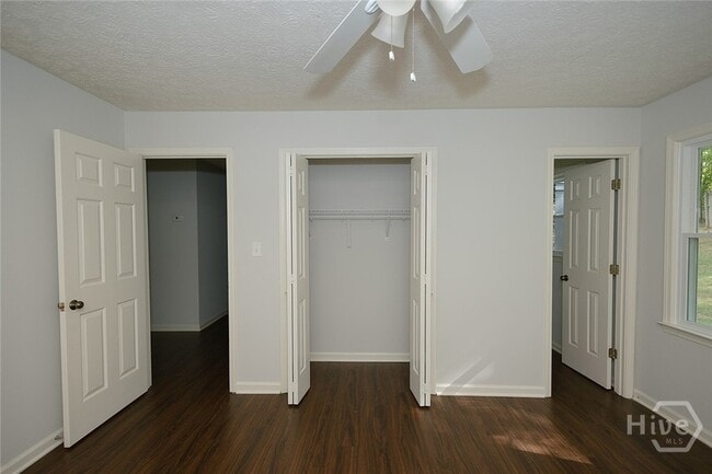 Building Photo - 147 VFW Dr