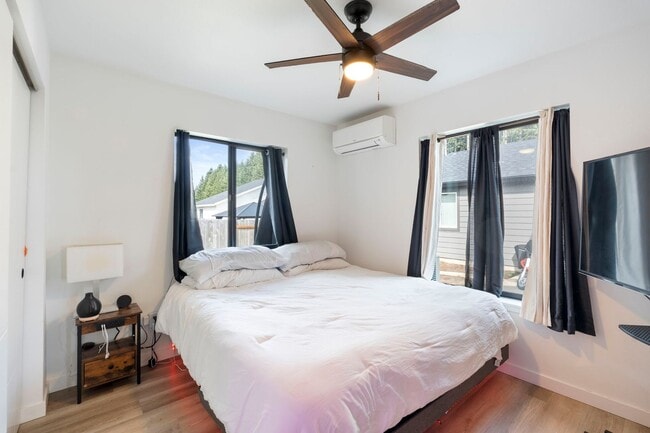 Building Photo - Rent: $2100; 3 bed