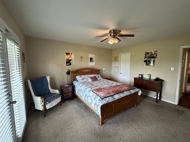 Building Photo - 15806 Torry Pines Rd