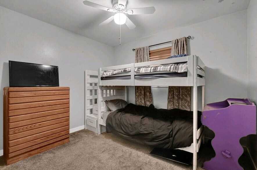 Building Photo - 341 Longfellow Dr