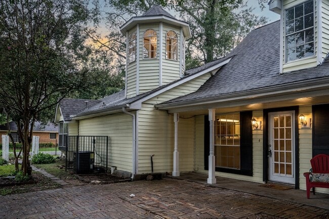 Building Photo - 200 Fannin St