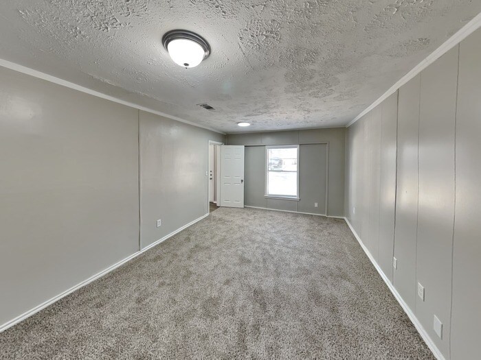 Building Photo - 2123 Raspberry Ln