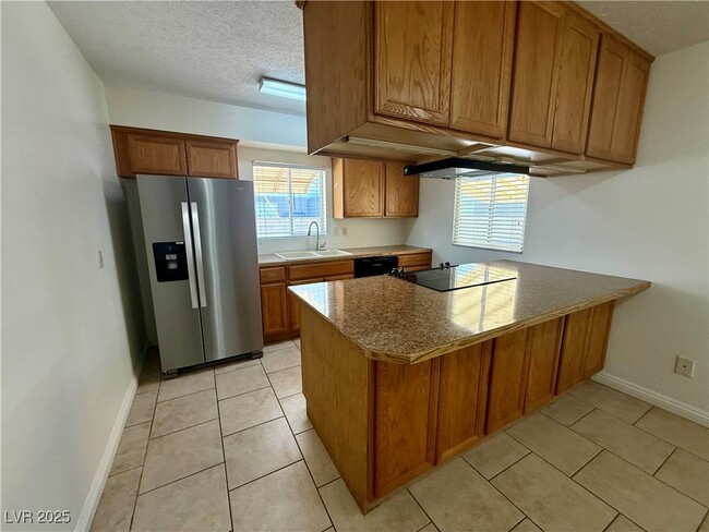 Building Photo - 5643 S Pecos Rd