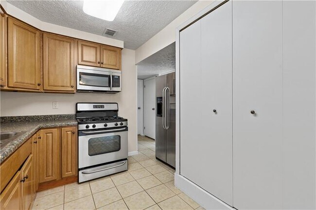 Building Photo - 117 Alpine Village Dr