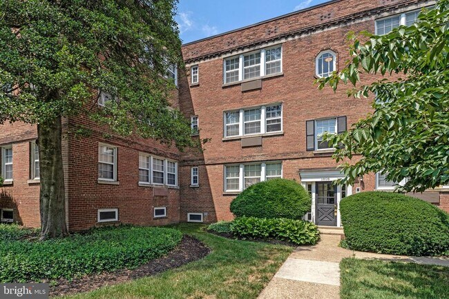 Building Photo - 1808 W Abingdon Dr