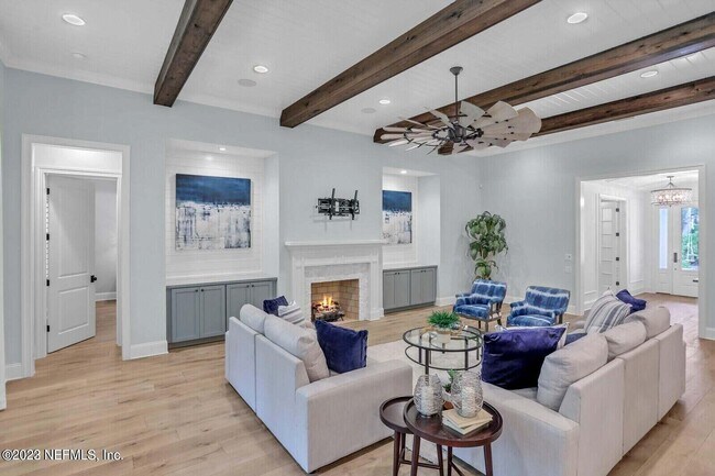 Building Photo - 168 Hickory Hill Dr