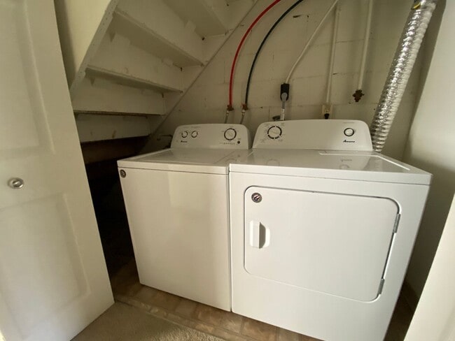 Building Photo - Beautiful Brick 2 BR Townhouse in Great Zelienople Location! Updated Kitchen with Quartz Counter-...