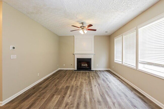 Building Photo - 7050 Silver Bend Overlook