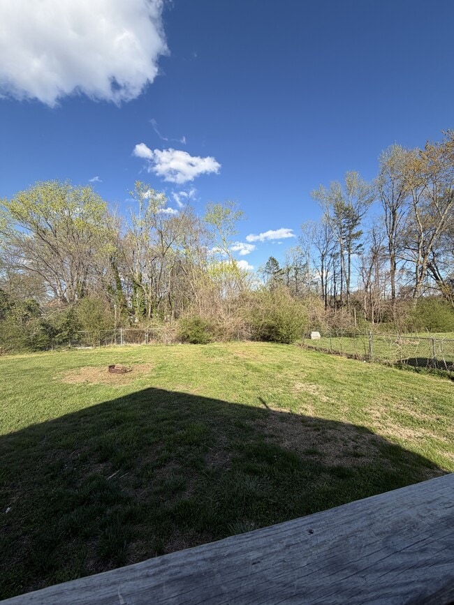 Building Photo - 140 Dillon St