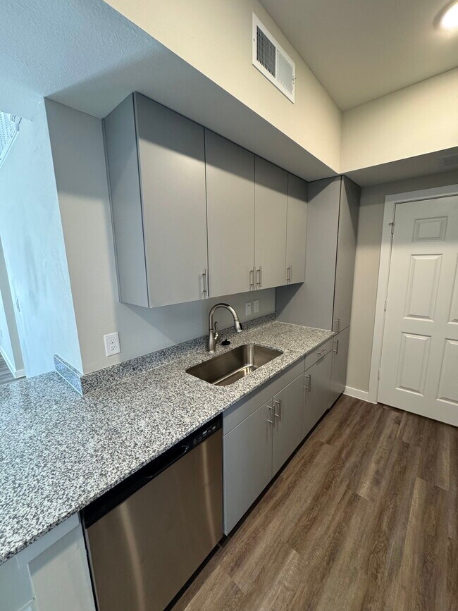 Building Photo - 5000 Overboard Cv