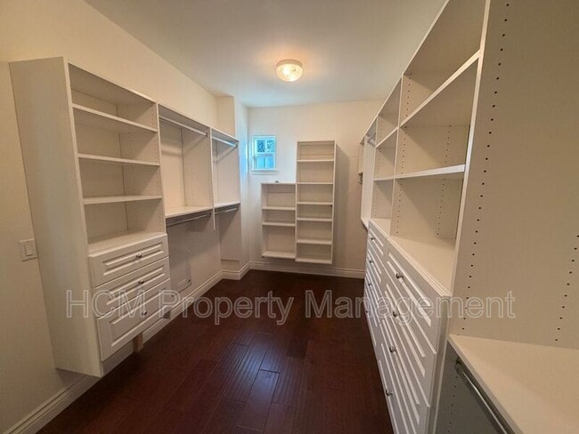 Building Photo - 114 Tearose