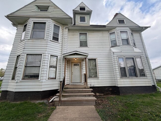 Building Photo - 1218-2S Walnut-