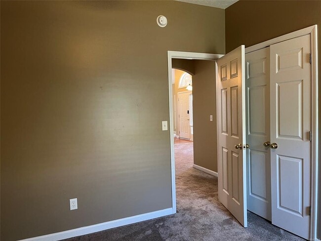 Building Photo - 1966 Chancellor Ridge Rd